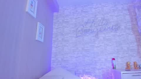 Aisha online show from 02-18-25, 12:04