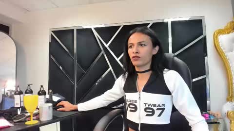 Aisha online show from 11-10-25, 09:52