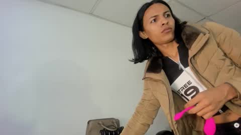 Aisha online show from 12-14-25, 03:34