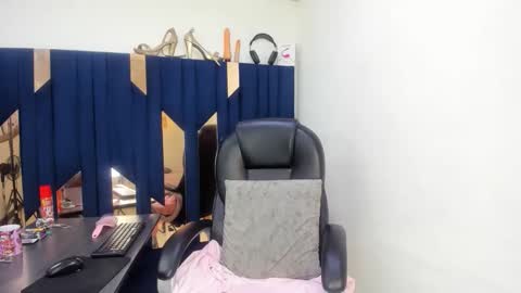 Aisha online show from 04-24-26, 03:53