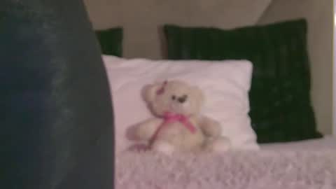 AishaHummer online show from 11-11-25, 08:42