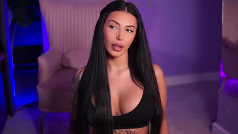 Snapshot of aishaadevoe chatting on 09-28-25, 04:01 Maddy online show from 09-28-25, 04:01