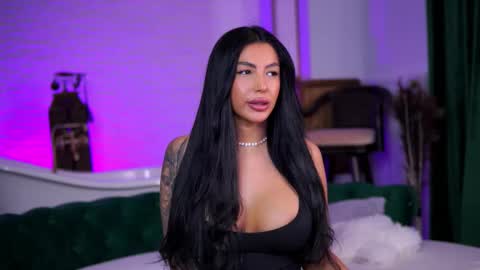 Snapshot of aishaadevoe chatting on 11-20-25, 07:35 Maddy online show from 11-20-25, 07:35