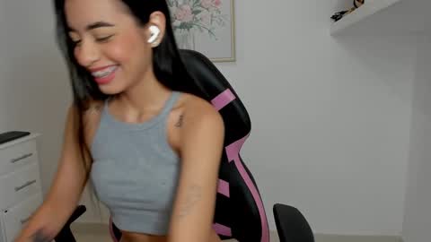 Snapshot of aitana05 chatting on 02-15-25, 11:06 VALENTINA independent online show from 02-15-25, 11:06