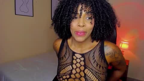 Snapshot of aitana_brown chatting on 11-28-25, 09:39 Aitana Brown online show from 11-28-25, 09:39