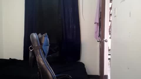 aj_daksxx online show from 04-22-26, 05:54