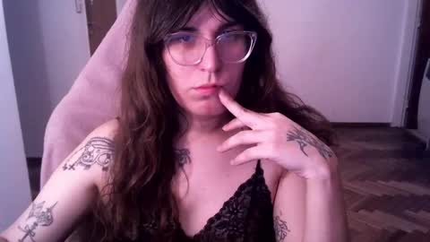 Snapshot of akamedolle chatting on 11-17-25, 01:22 Veronica Akame 3 online show from 11-17-25, 01:22