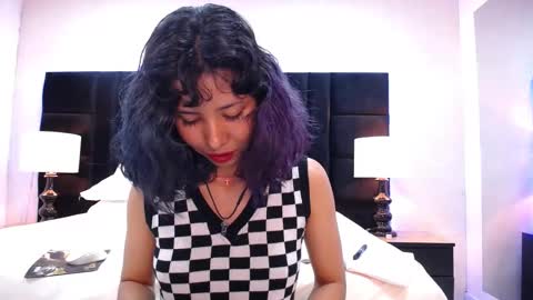 A K A N E  U W U online show from 02-16-25, 04:53