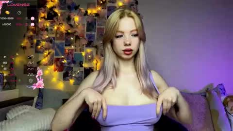 Snapshot of akari_moon3 chatting on 02-12-26, 06:03 Akari online show from 02-12-26, 06:03