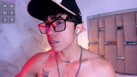 Snapshot of akazaboy chatting on 05-07-26, 05:46 akazaboy online show from 05-07-26, 05:46