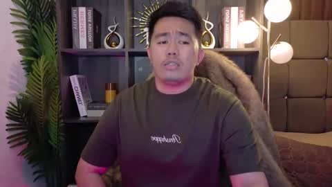 Snapshot of akihiro_morningstar chatting on 12-19-25, 06:37 Dave online show from 12-19-25, 06:37