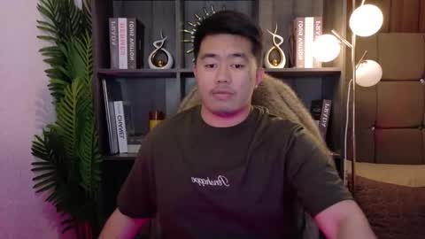 Snapshot of akihiro_morningstar chatting on 12-20-25, 07:21 Dave online show from 12-20-25, 07:21