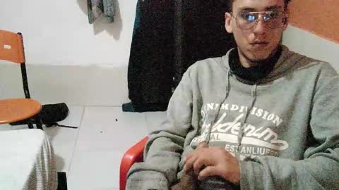 Snapshot of akilesbailo chatting on 09-20-25, 02:45 My love online show from 09-20-25, 02:45