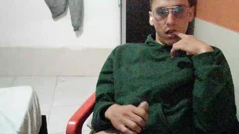 Snapshot of akilesbailo chatting on 10-11-25, 09:02 My love online show from 10-11-25, 09:02