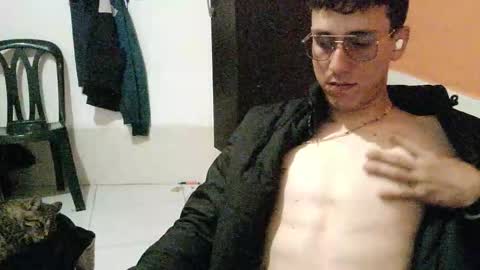 Snapshot of akilesbailo chatting on 11-14-25, 02:32 My love online show from 11-14-25, 02:32