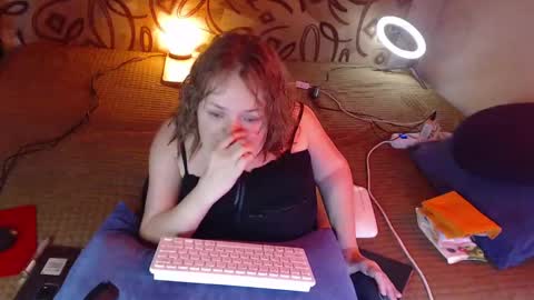 Snapshot of akindmodel chatting on 01-19-25, 04:22 Natalie online show from 01-19-25, 04:22