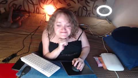 Snapshot of akindmodel chatting on 01-21-25, 03:21 Natalie online show from 01-21-25, 03:21