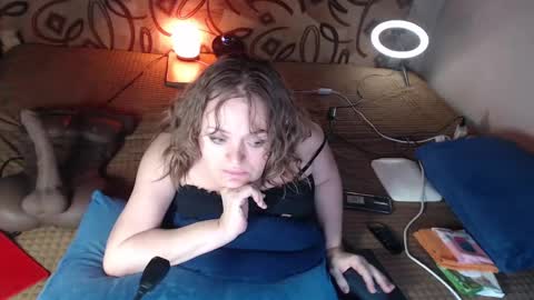 Snapshot of akindmodel chatting on 01-22-25, 11:45 Natalie online show from 01-22-25, 11:45