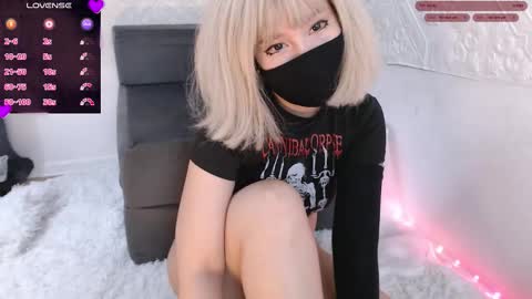 Snapshot of akira_amy chatting on 10-25-25, 06:54 Amilia online show from 10-25-25, 06:54