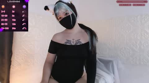 Snapshot of akira_amy chatting on 10-31-25, 11:22 Amilia online show from 10-31-25, 11:22