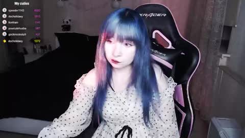 akirahartyx online show from 10-19-25, 05:13