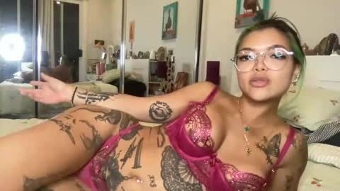 Snapshot of akirazayy chatting on 02-02-26, 10:47 Akira Zay online show from 02-02-26, 10:47