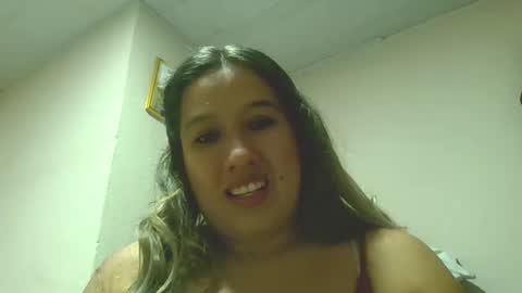 Snapshot of alahia_fox chatting on 12-25-24, 05:05 alahia online show from 12-25-24, 05:05