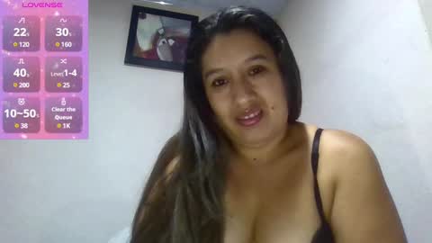 Snapshot of alahia_fox chatting on 01-11-25, 05:10 alahia online show from 01-11-25, 05:10