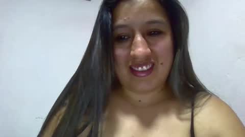 Snapshot of alahia_fox chatting on 01-13-25, 12:19 alahia online show from 01-13-25, 12:19