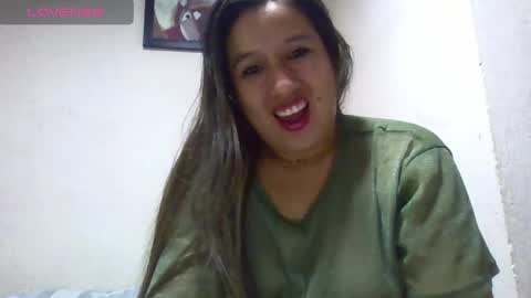 Snapshot of alahia_fox chatting on 02-13-25, 01:19 alahia online show from 02-13-25, 01:19