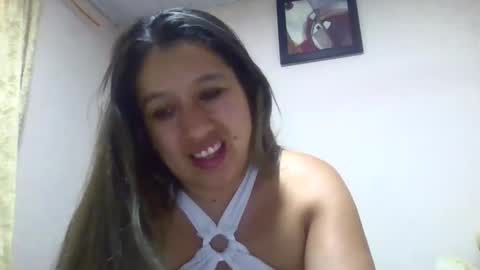 Snapshot of alahia_fox chatting on 02-15-25, 11:50 alahia online show from 02-15-25, 11:50