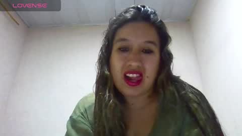 Snapshot of alahia_fox chatting on 02-23-25, 05:01 alahia online show from 02-23-25, 05:01