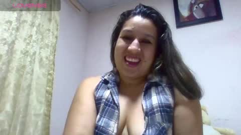 Snapshot of alahia_fox chatting on 02-27-25, 04:41 alahia online show from 02-27-25, 04:41