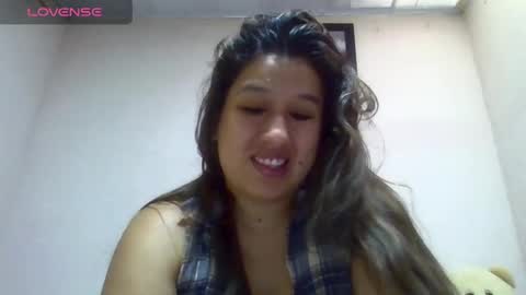 Snapshot of alahia_fox chatting on 02-27-25, 03:59 alahia online show from 02-27-25, 03:59
