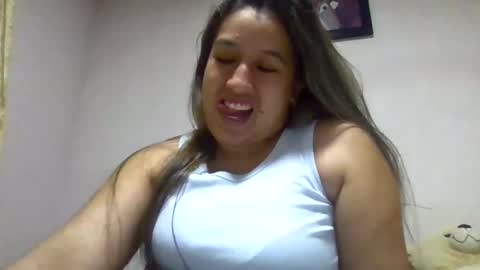 Snapshot of alahia_fox chatting on 03-03-25, 05:20 alahia online show from 03-03-25, 05:20
