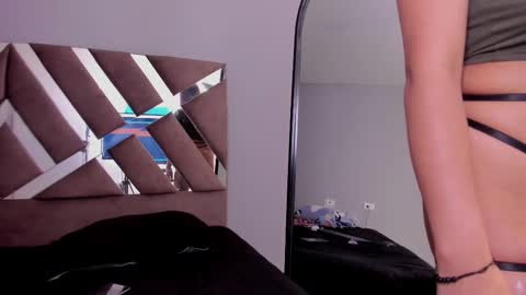 Snapshot of alaia_soto chatting on 03-08-25, 03:35 alaia_soto online show from 03-08-25, 03:35