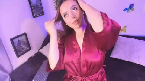 Snapshot of alaiia_25 chatting on 07-19-26, 01:53 Alaia online show from 07-19-26, 01:53