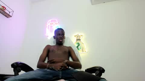 Snapshot of alan_blacke chatting on 11-10-25, 09:36 alan_blacke online show from 11-10-25, 09:36