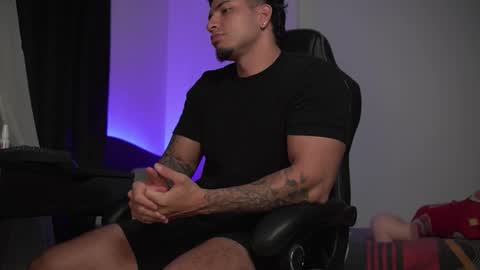 Snapshot of alan_muscle chatting on 10-28-25, 07:12 Alan online show from 10-28-25, 07:12