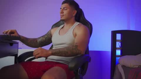 Snapshot of alan_muscle chatting on 11-22-25, 05:39 Alan online show from 11-22-25, 05:39