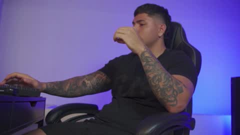 Snapshot of alan_muscle chatting on 02-27-26, 06:13 Alan online show from 02-27-26, 06:13