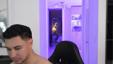 Snapshot of alan_vidal chatting on 11-17-25, 12:05 Alan Vidal online show from 11-17-25, 12:05