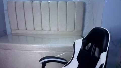 Snapshot of alana_fox_tx chatting on 06-21-26, 12:41 Follow me.. Live 1430 to 2100 online show from 06-21-26, 12:41