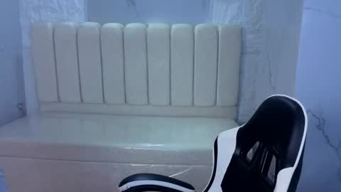 Snapshot of alana_fox_tx chatting on 06-25-26, 08:35 Follow me.. Live 1430 to 2100 online show from 06-25-26, 08:35