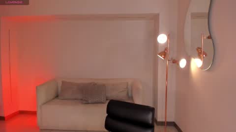 Snapshot of alanacraft chatting on 10-22-25, 12:27 Alana online show from 10-22-25, 12:27