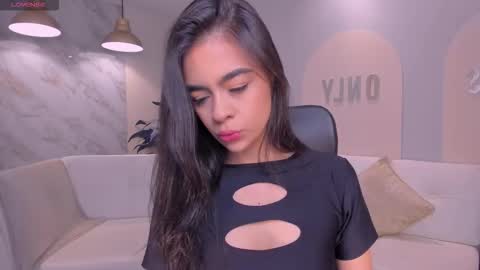 Snapshot of alanacraft chatting on 10-28-25, 12:09 Alana online show from 10-28-25, 12:09