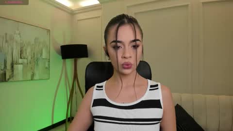 Snapshot of alanacraft chatting on 11-15-25, 11:51 Alana online show from 11-15-25, 11:51