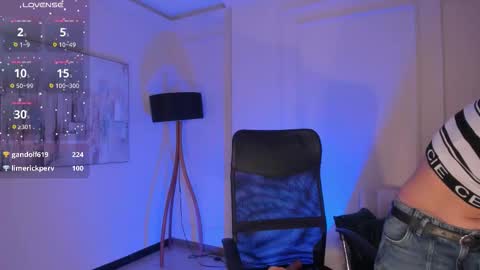 Snapshot of alanacraft chatting on 11-15-25, 11:54 Alana online show from 11-15-25, 11:54