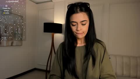 Snapshot of alanacraft chatting on 11-21-25, 12:04 Alana online show from 11-21-25, 12:04