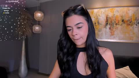 Snapshot of alanacraft chatting on 11-28-25, 12:19 Alana online show from 11-28-25, 12:19